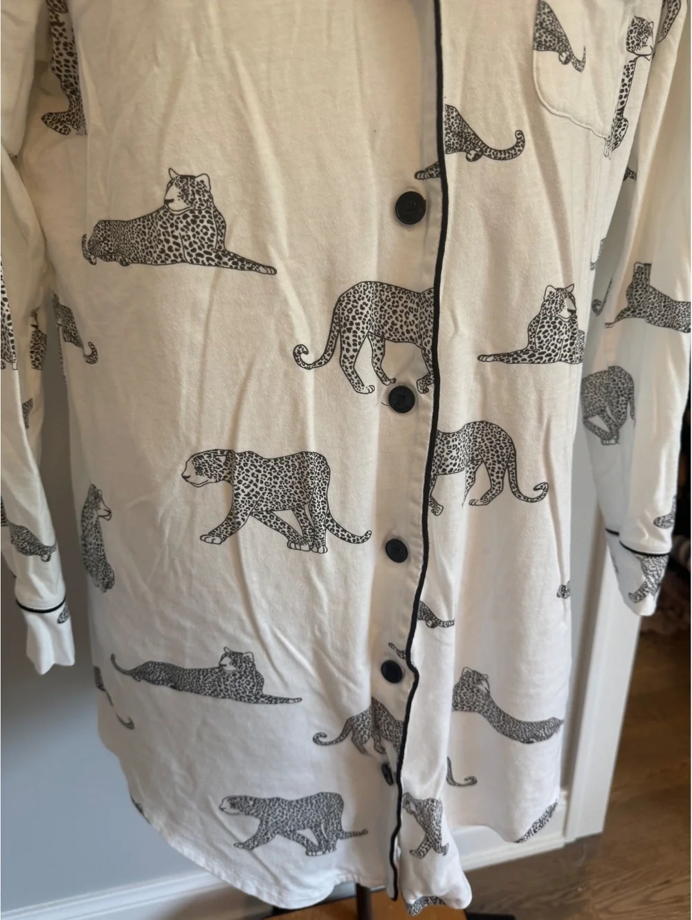 Petite Plume Women's Small White Cotton Leopard Print Pajama Shirt - Picture 3 of 10